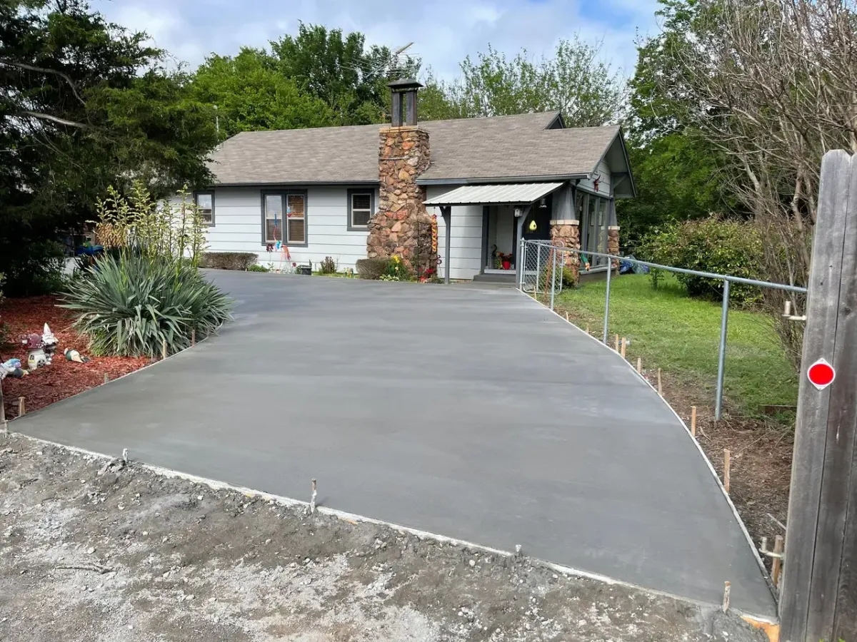 Muskogee Concrete builds and installs pool deck