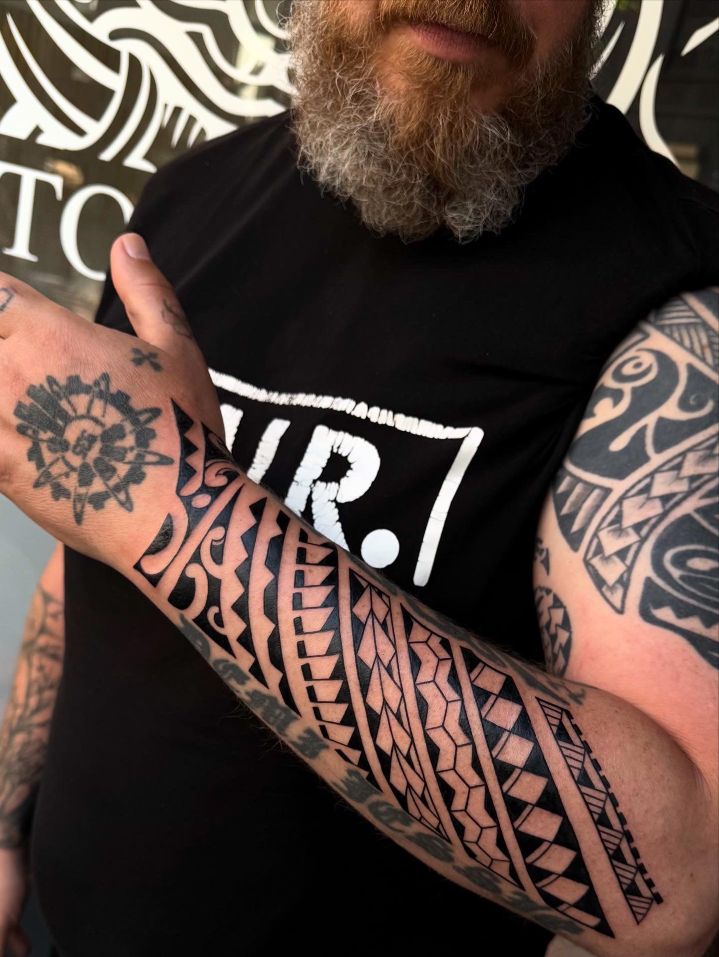 Polynesian tattoo op de arm bij Isaan Tattoo Studio Nijmegen
