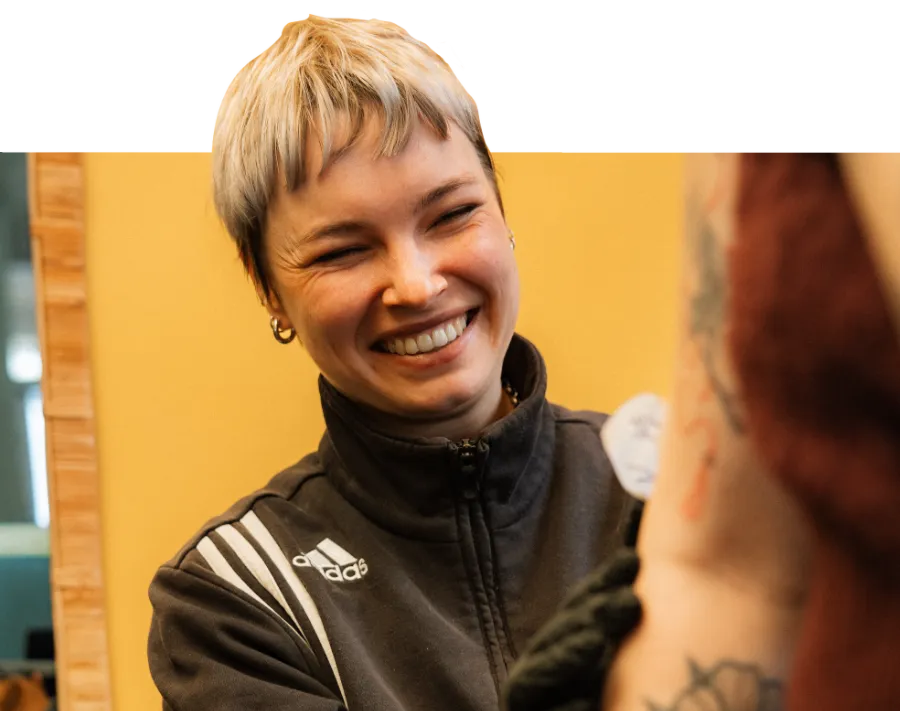 Dieke, handpoke tattoo artist bij Isaan Tattoo Studio Nijmegen