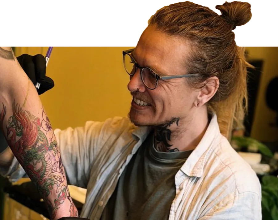 Jord, Japanese en ornamental tattoo artist bij Isaan Tattoo Studio Nijmegen