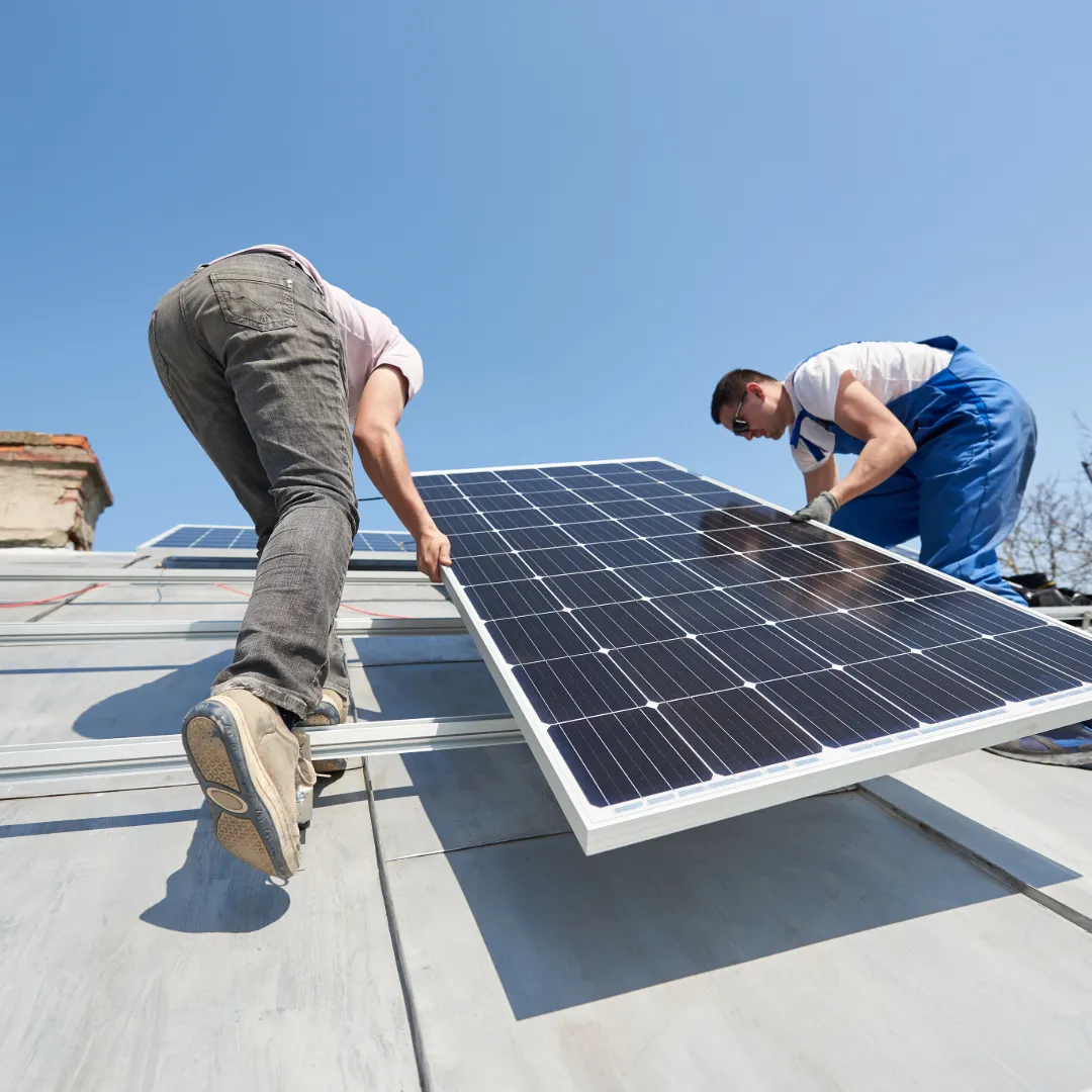 Modern home powered by solar panels installed by Sunplug Solar.