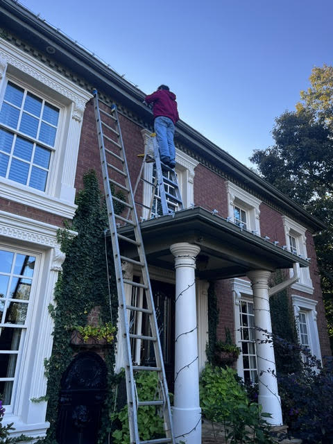 Gutter Cleaning in Sandy Springs