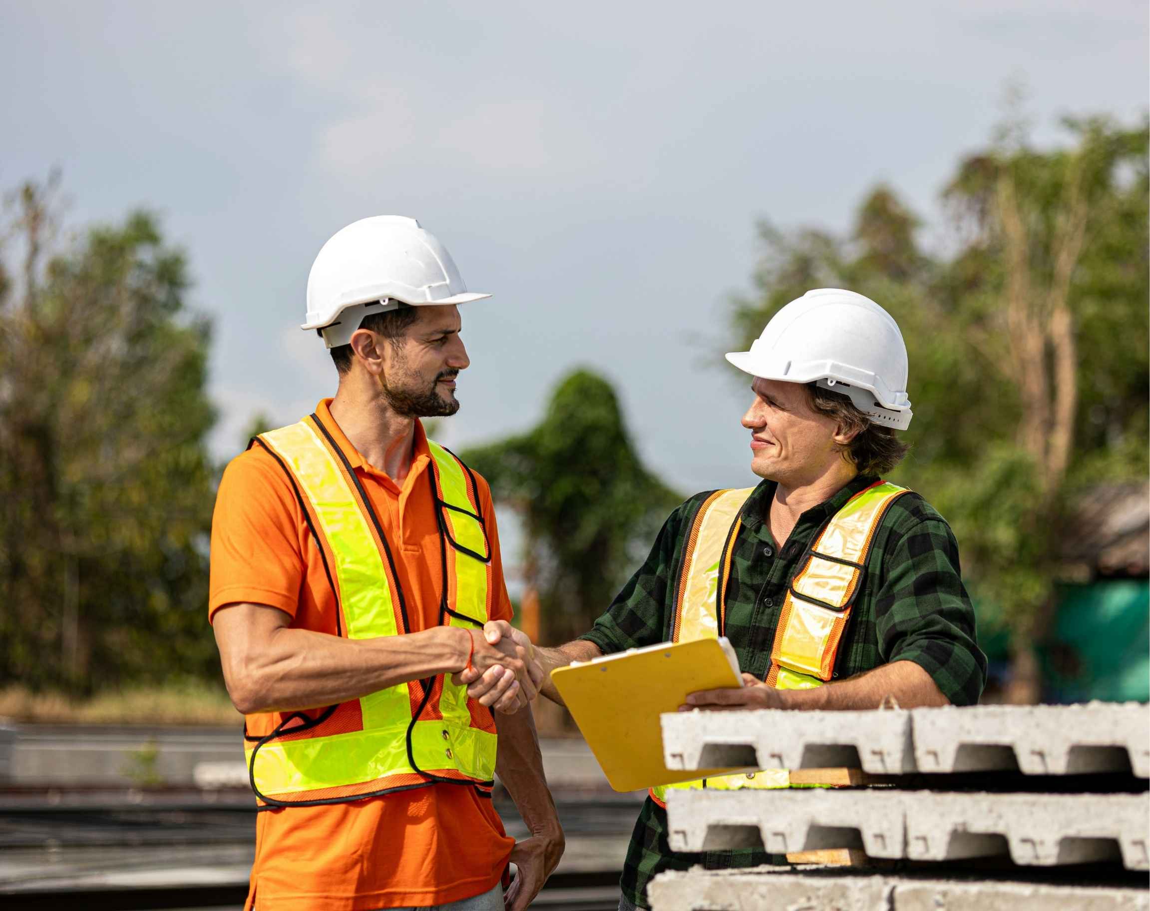 Illustration moderne de l'Employé IA EXAT avec un casque de construction