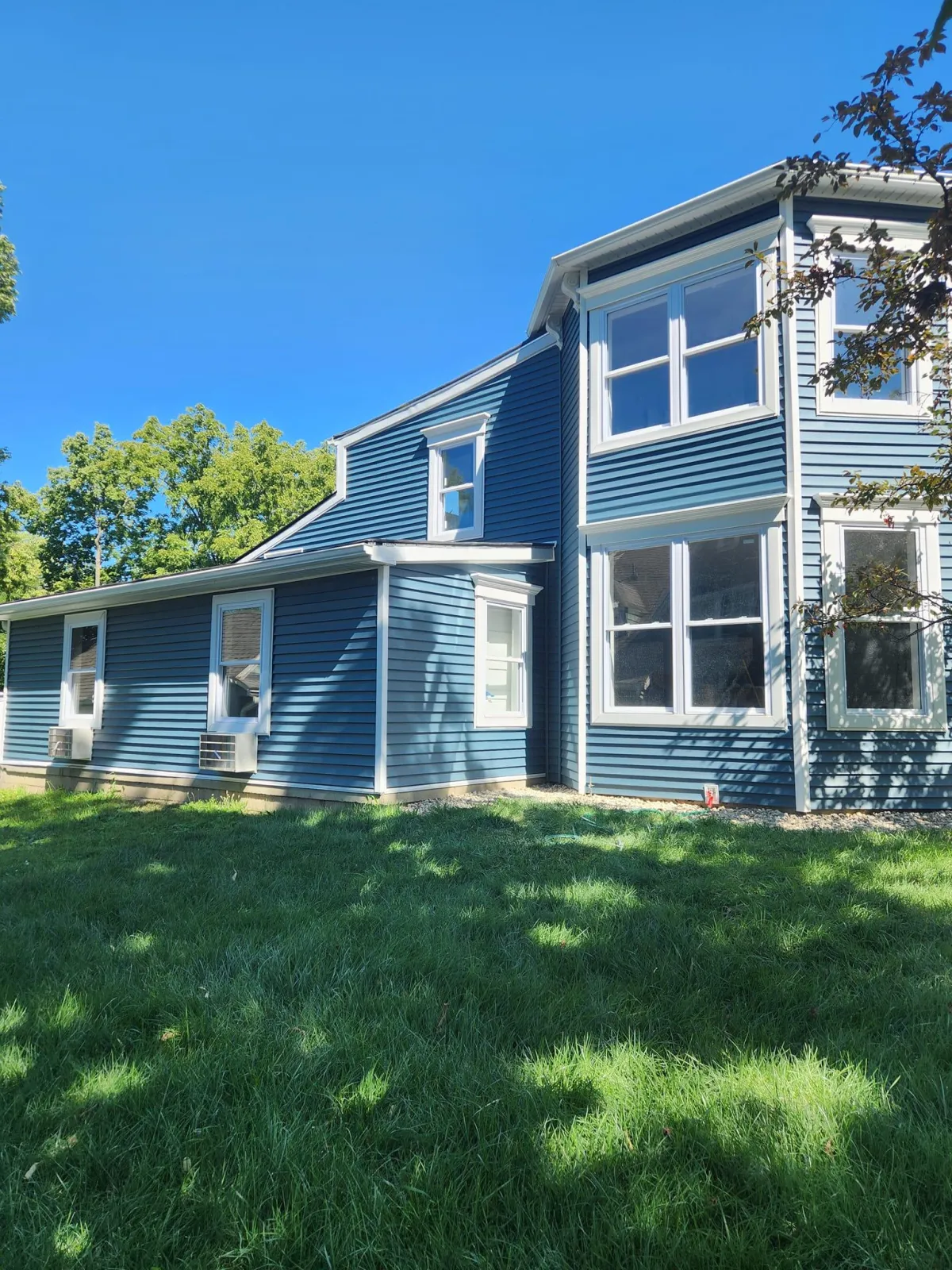 Professional vinyl siding installation for homes in Cincinnati, Ohio.