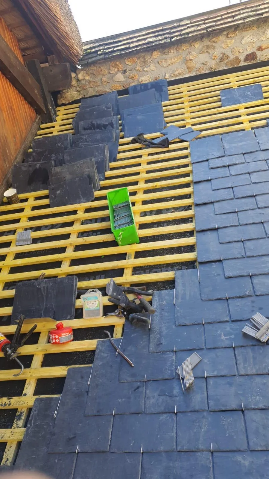 pose tuiles beauvais / couvreur beauvais / entreprise couverture beauvais / nettoyage couverture beauvais / pose velux beauvais / rénovation toiture beauvais / entretien toiture beauvais / couvreur oise / artisan couvreur beauvais / travaux toiture beauvais / toiture durable beauvais / étanchéité toiture beauvais / réparation tuiles beauvais / couverture professionnelle beauvais