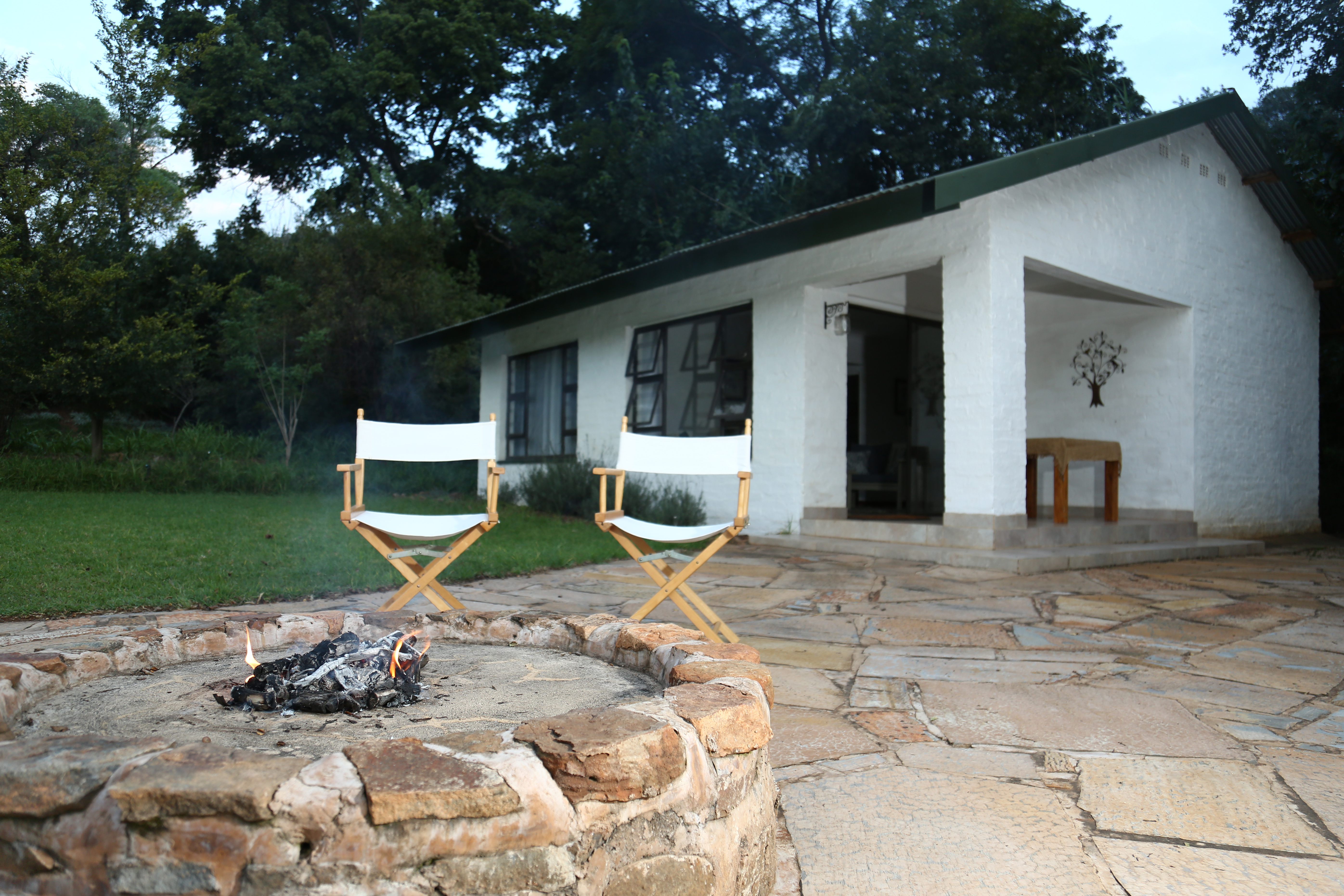 View of the eco-friendly Bushwillow Cottage at Oude Doornbosch, surrounded by lush greenery and showcasing its sustainable design.