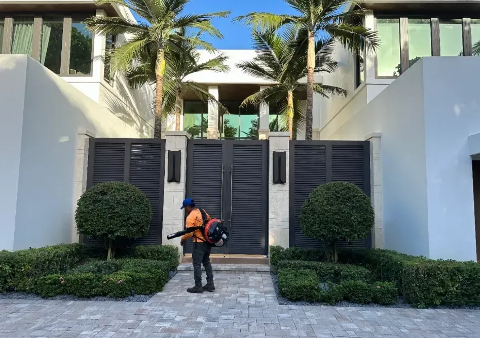 Hedge trimming and lawn care at gated home in Deerfield Beach – Quality Lawncare