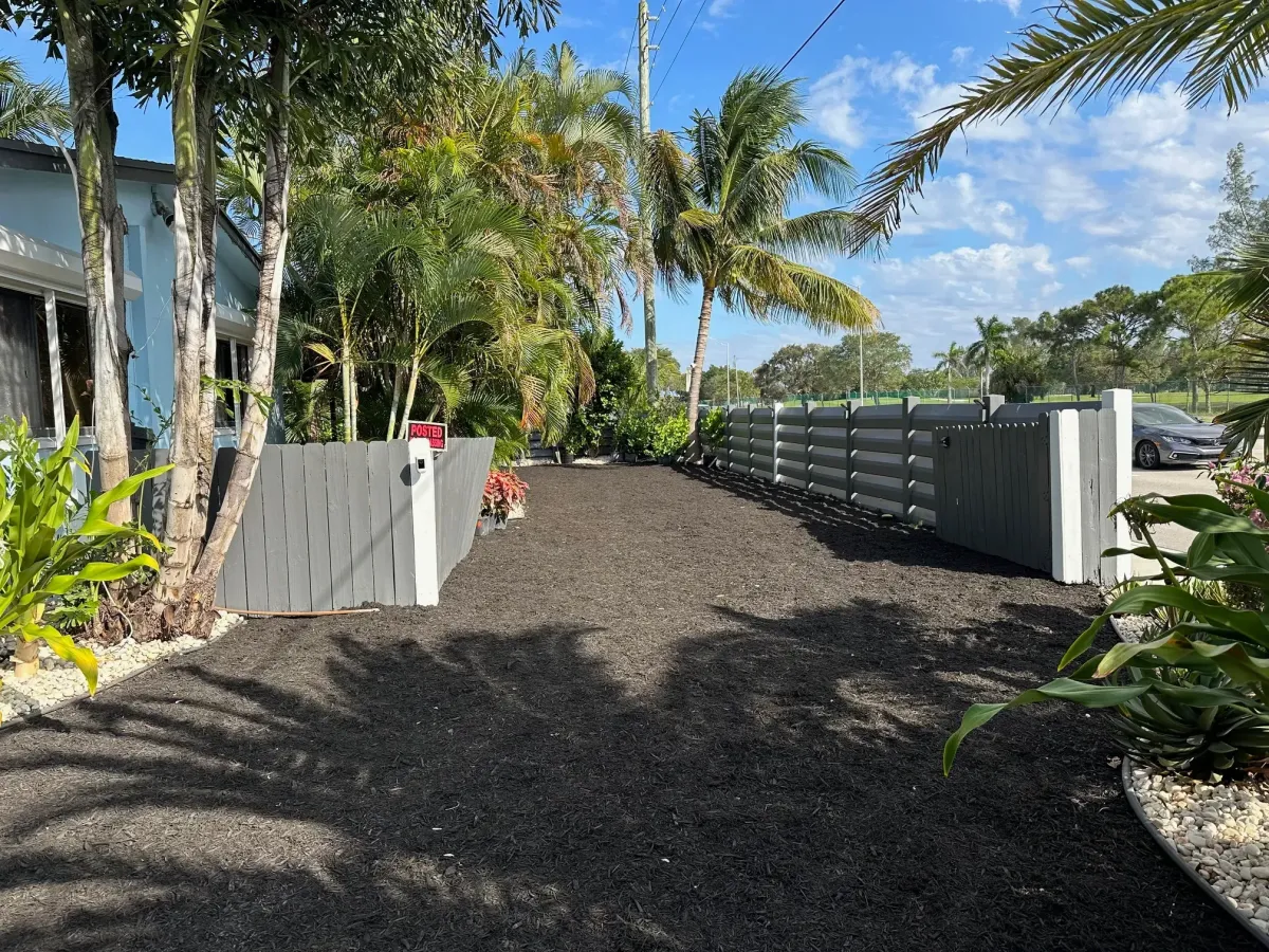 Palm tree maintenance and landscaping crew in Deerfield Beach – Quality Lawncare