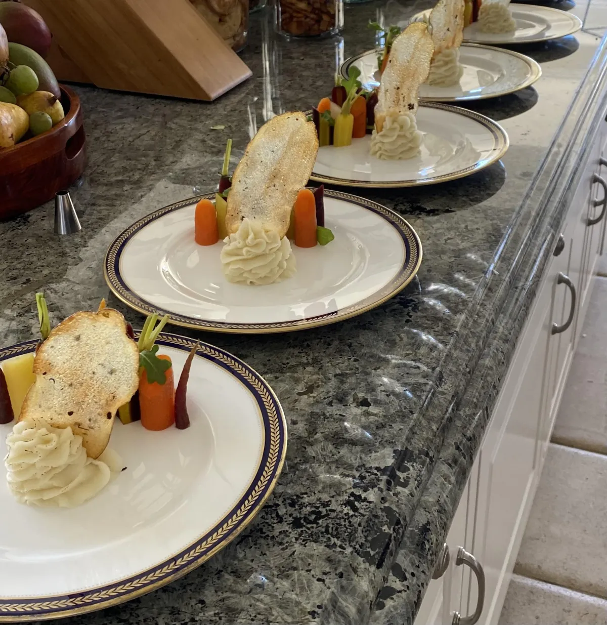 A close up of a bunch of blueberries