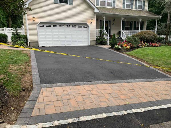 Knoxville Asphalt Install asphalt in Driveway