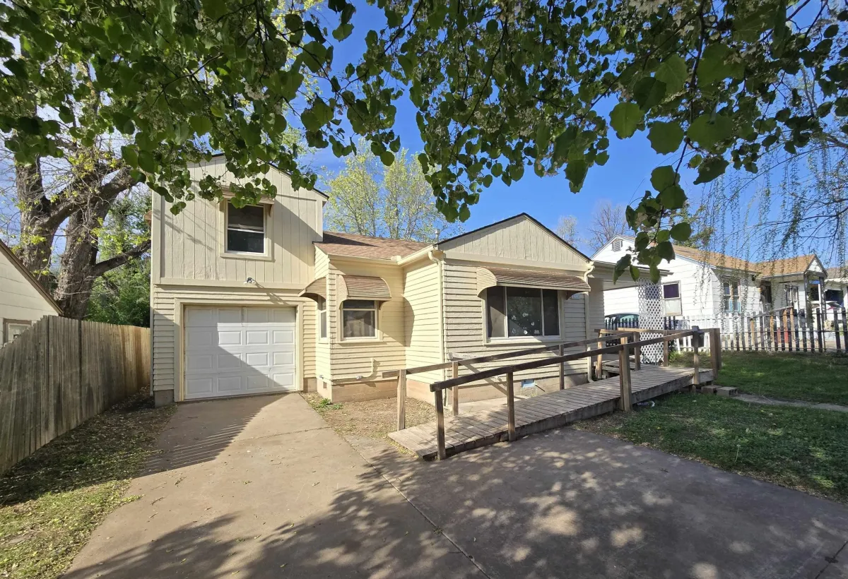 Enid Concrete builds and installs Driveway.