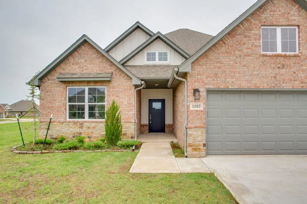 Enid Concrete builds and installs pathway and Driveway.