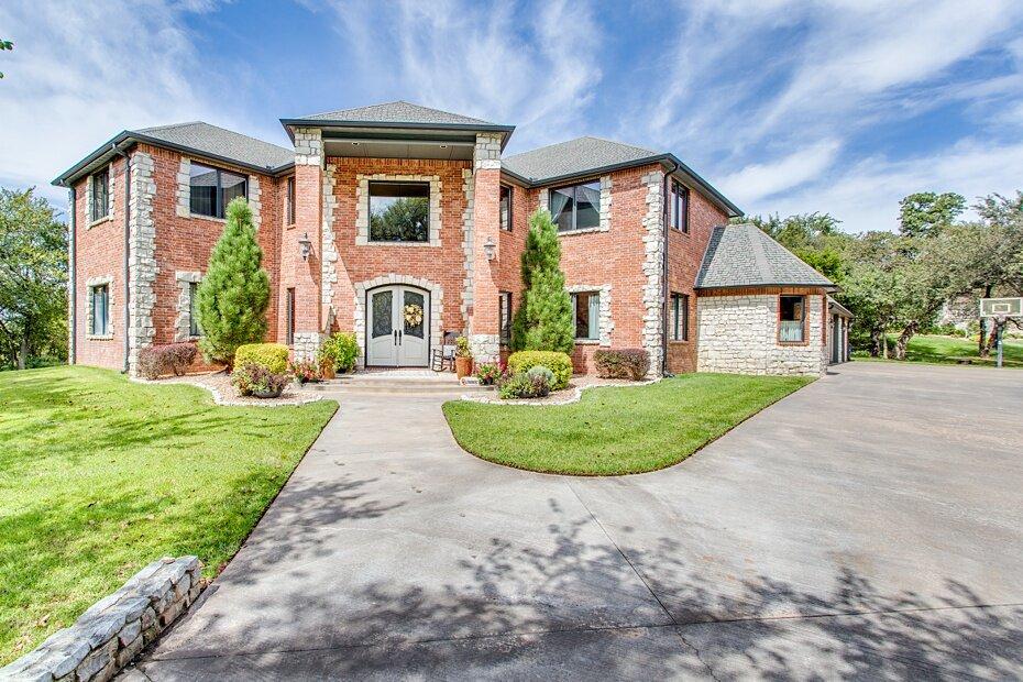 Enid Concrete builds and installs Driveway.