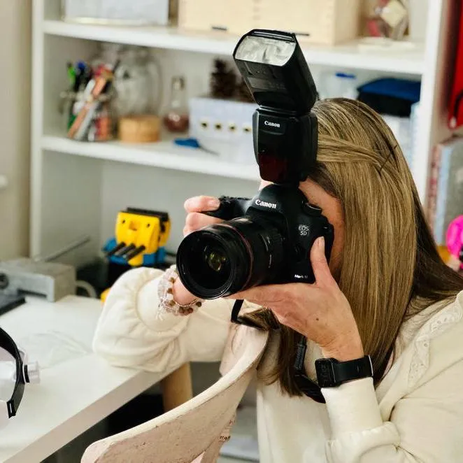 Becky Kerr photography holding a camera at a brand shoot in Bedfrodhir