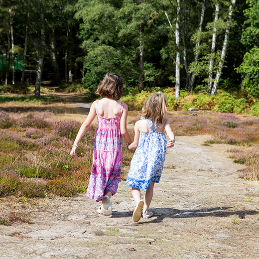 portrait photography of 2 children in a park in Bedfordshire 
