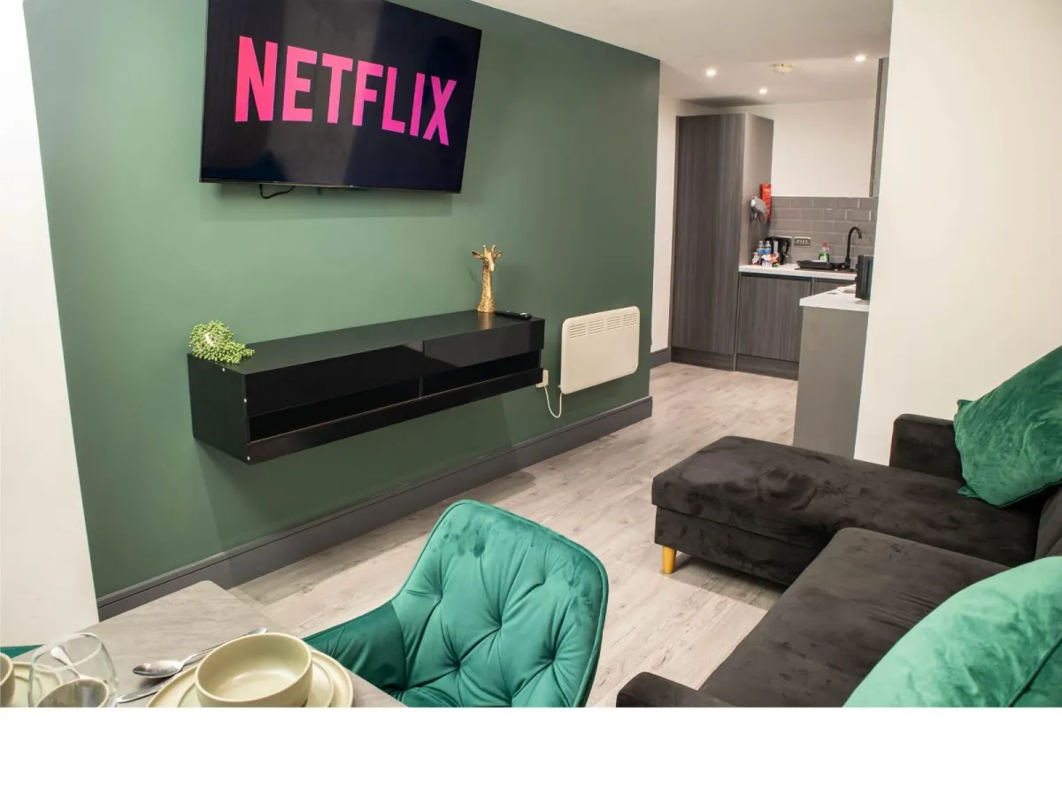 Serviced apartment in Bradford city centre for family visits