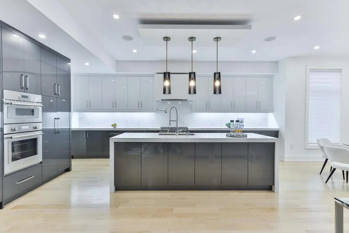 Beautiful kitchen | Dallas-Fort Worth. Photo by <a href="https://unsplash.com/@lotusdnp?utm_content=creditCopyText&utm_medium=referral&utm_source=unsplash">Lotus Design N Print</a> on <a href="https://unsplash.com/photos/white-and-black-kitchen-counter-oCw5_evbWyI?utm_content=creditCopyText&utm_medium=referral&utm_source=unsplash">Unsplash</a>        