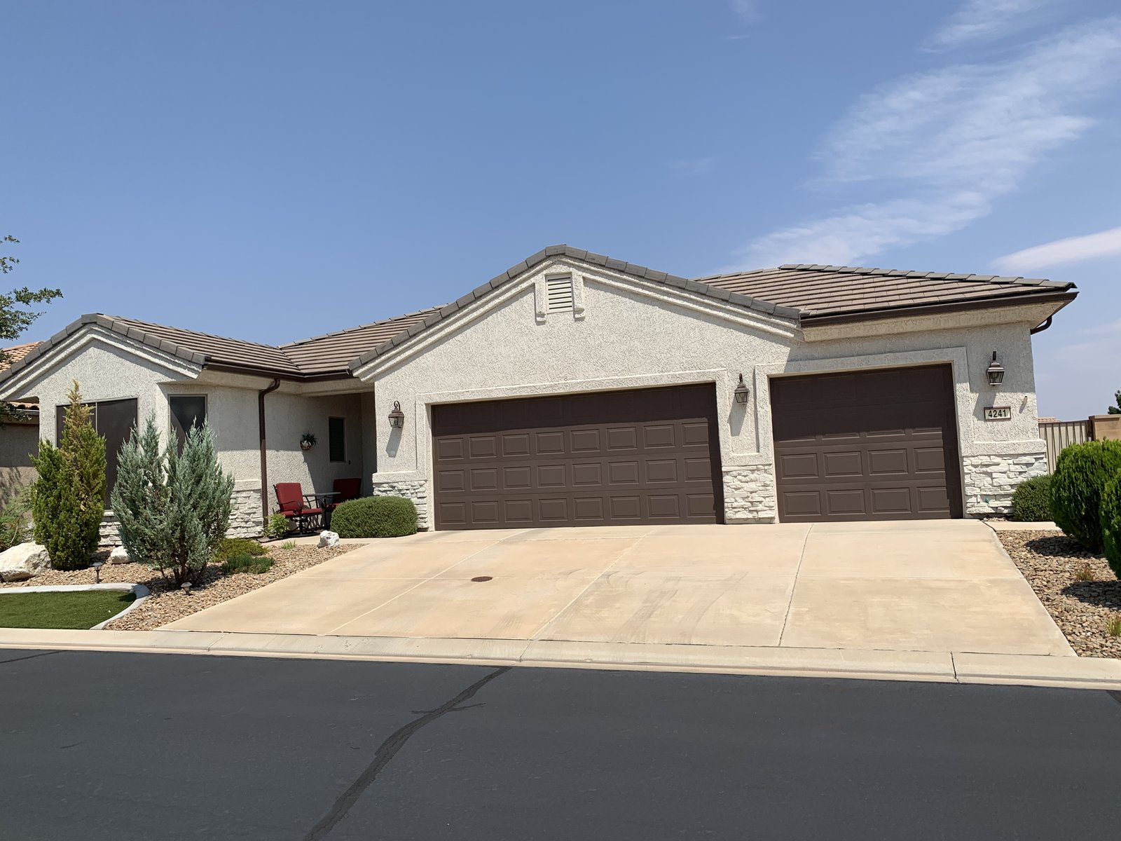 Stucco Repair in Las Vegas: What It Costs, Why It Cracks, and When to Call a Pro