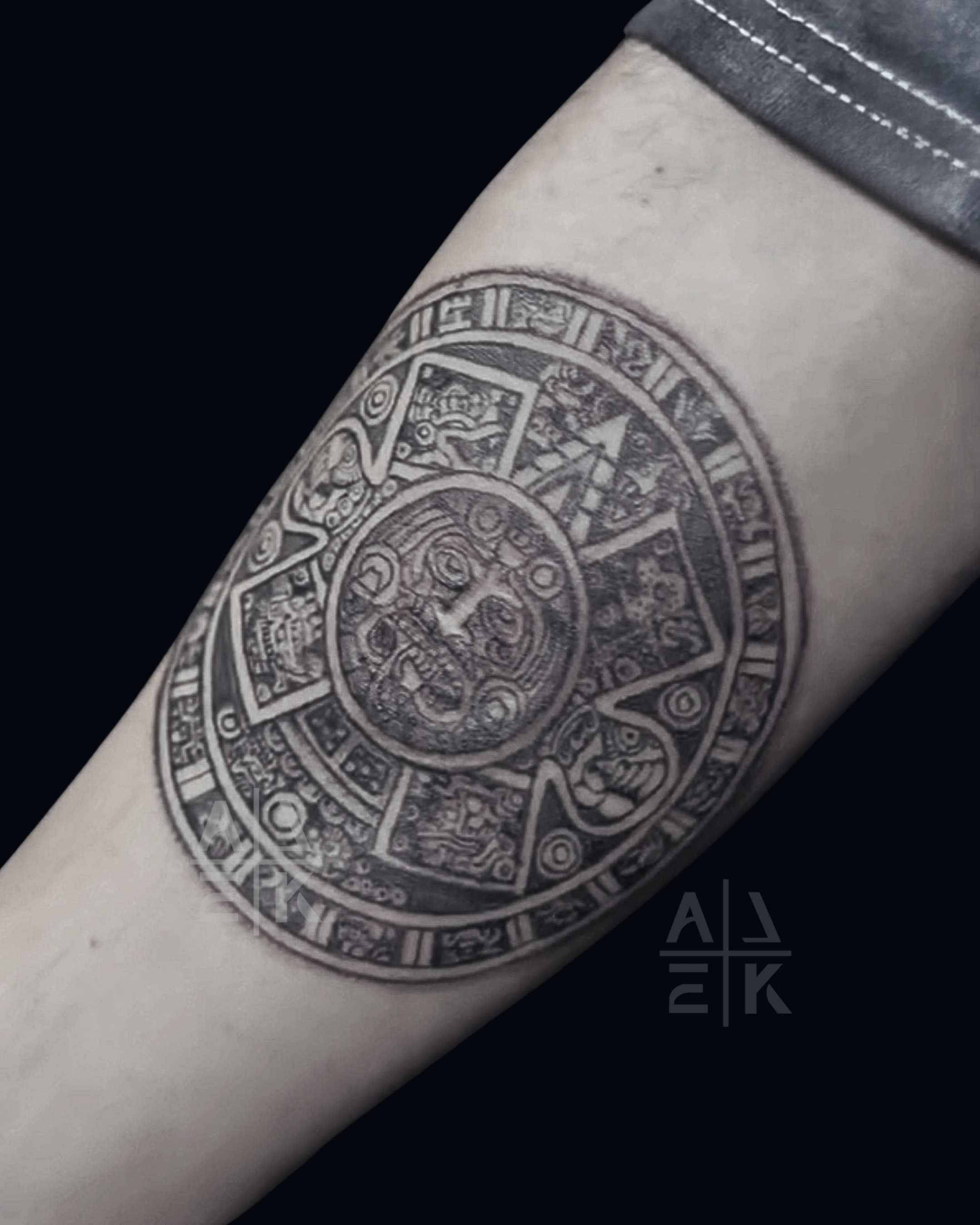 “Blackwork floral thigh tattoo with whip shading, featuring bold flowers and smooth gradients by Alek the Saint, Oceanside, Ca”