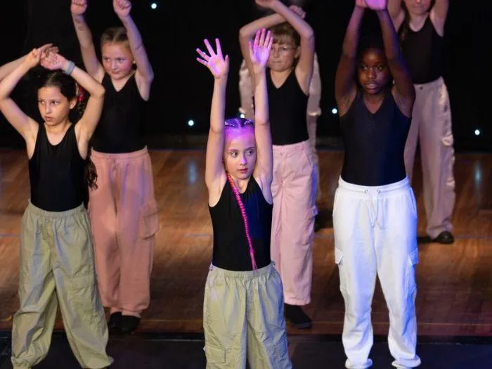 Dance Divas group performing a dynamic number at the 2024 MGA show, combining strength, stage presence and expressive movement.