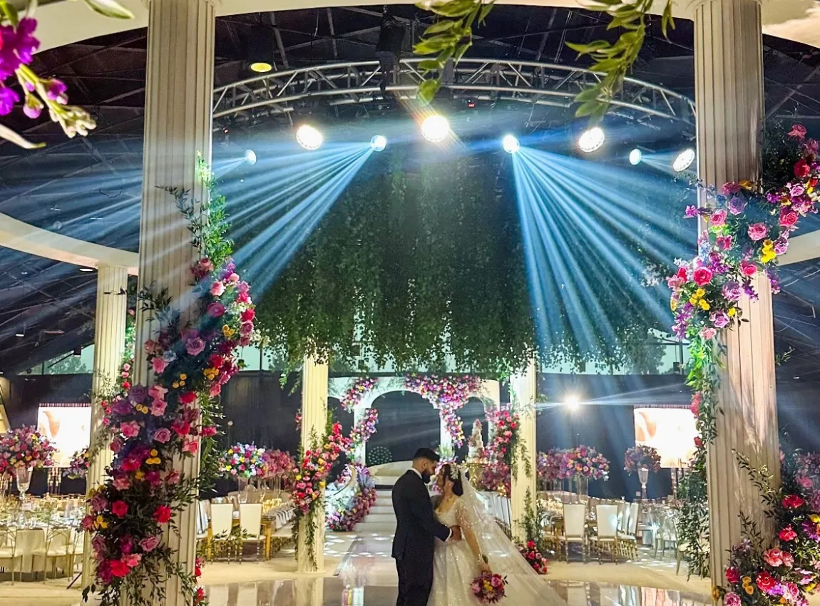 Ceiling decor and chandeliers over a luxury event