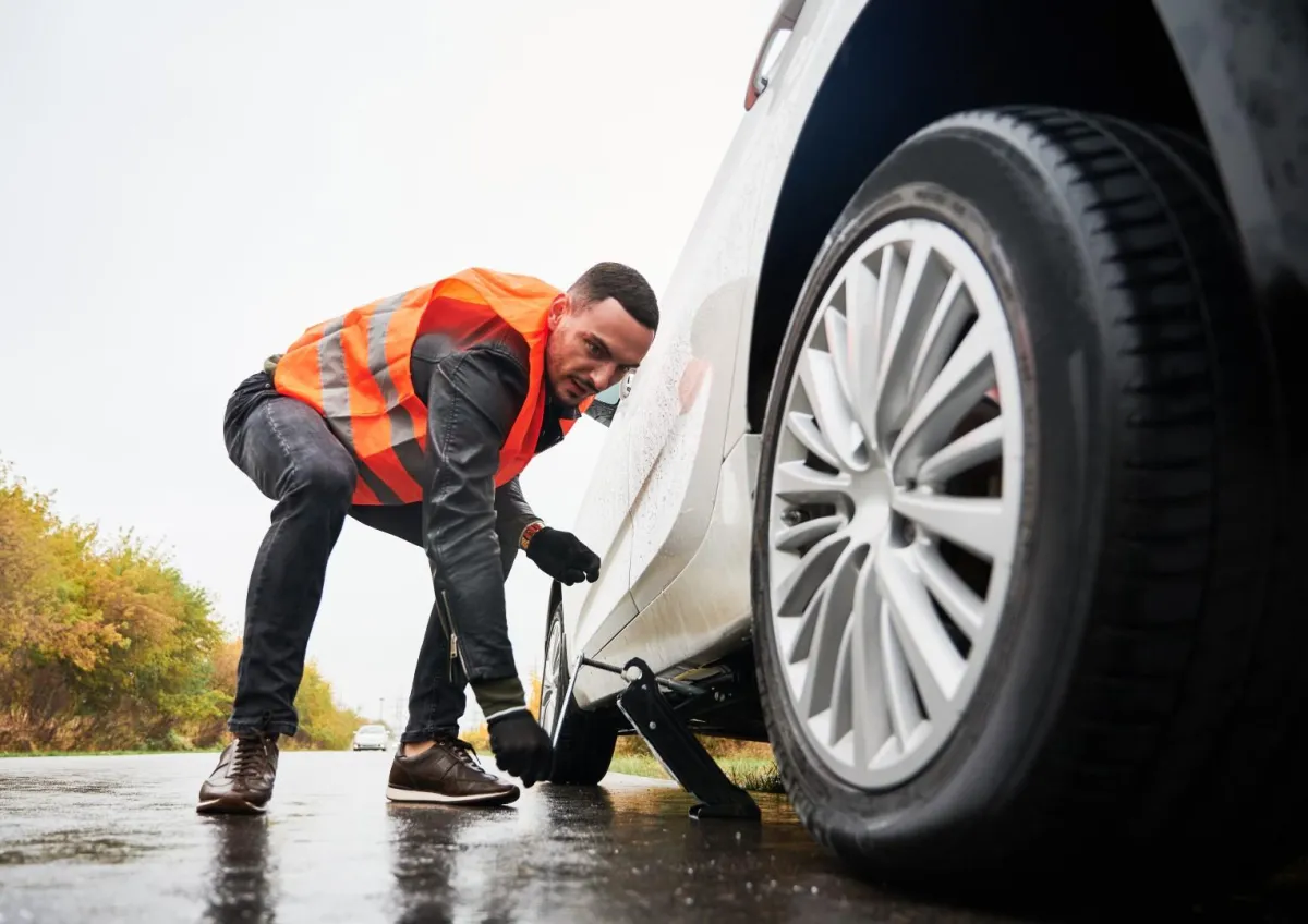 roadside assistance tire change in Pompano Beach, FL