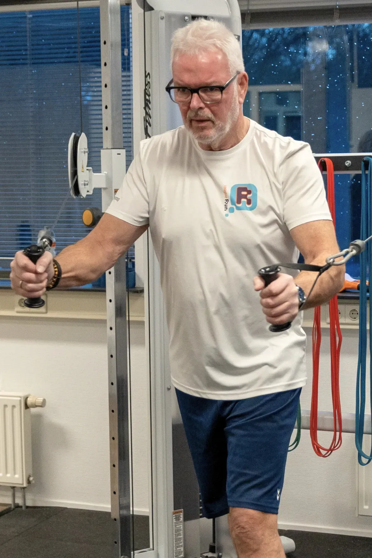 Cable chest press onder begeleiding van personal trainer Assen bij Optimal Strength