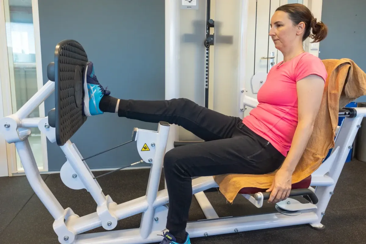Leg press onder begeleiding van personal trainer Assen bij Optimal Strength
