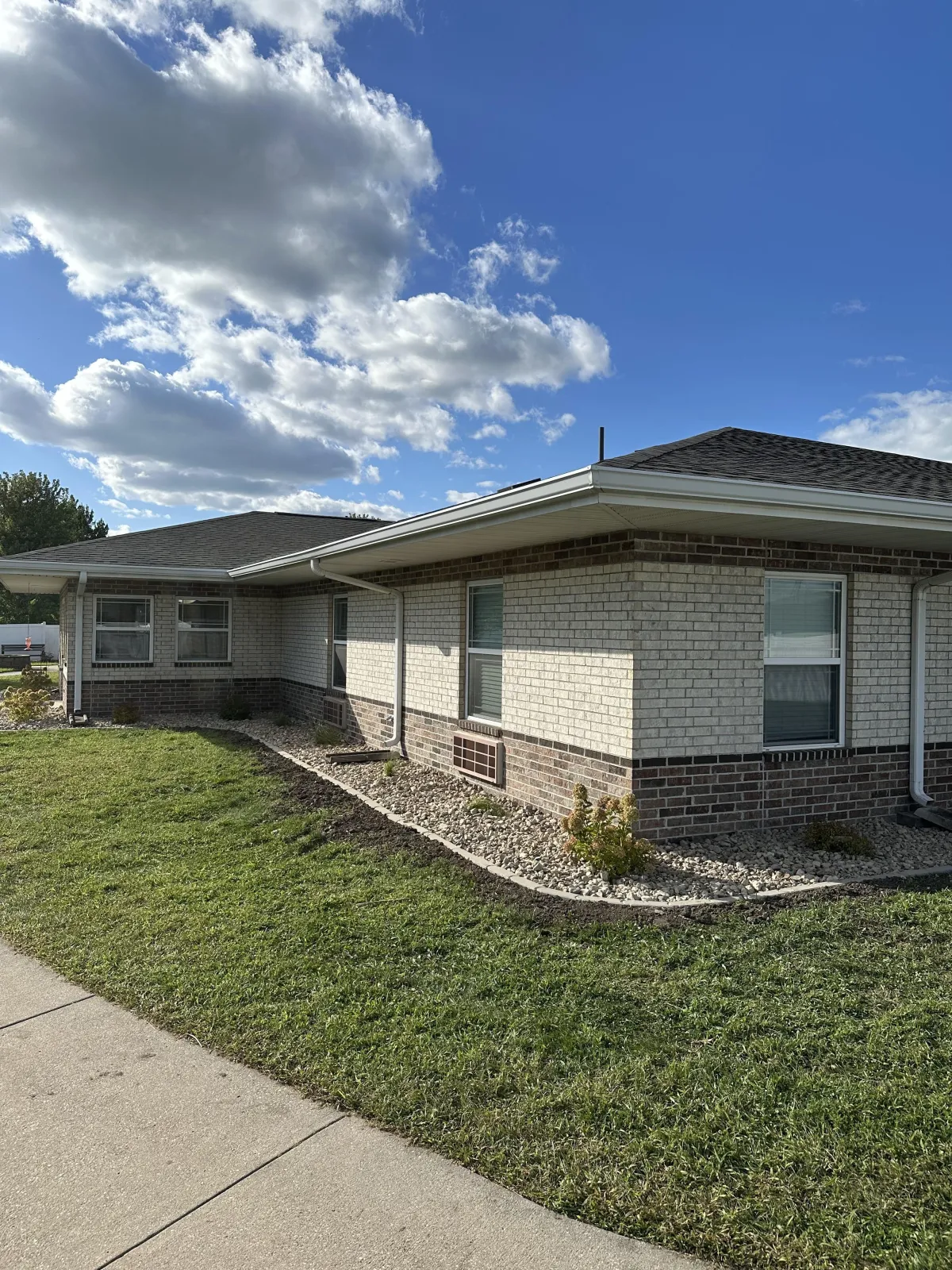 fast lawn solutions installed rock, edgers, and plants in mt pleasant iowa