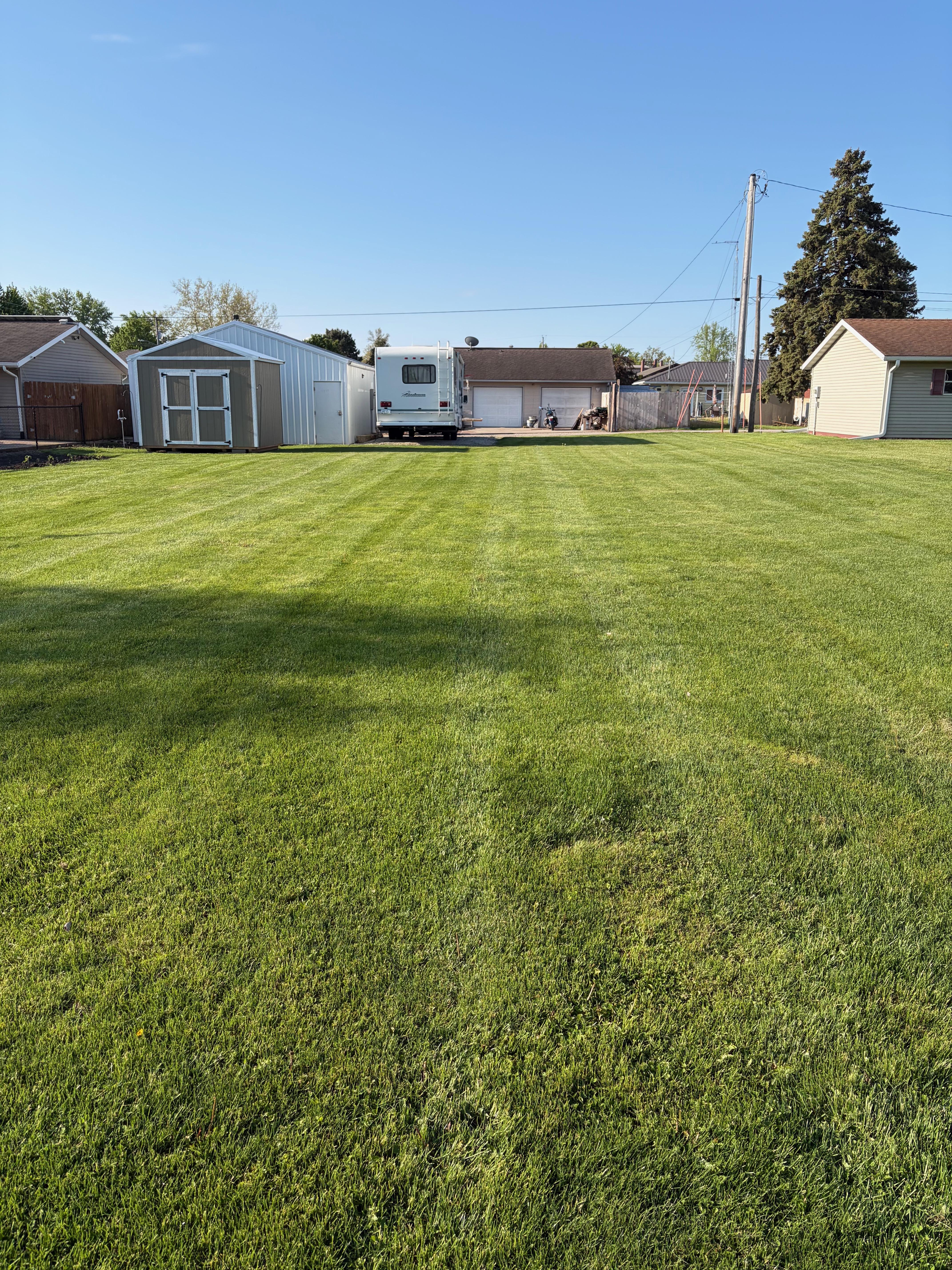 fast lawn solutions installed rock, edgers, and plants in mt pleasant iowa