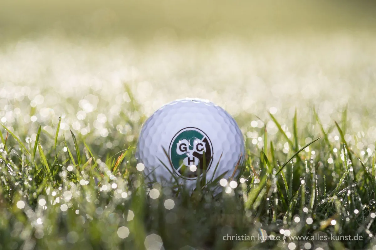 Golfanfänger beim Probetraining im Golfclub Hannover