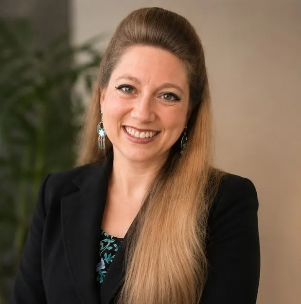 Elena - Financial Analyst