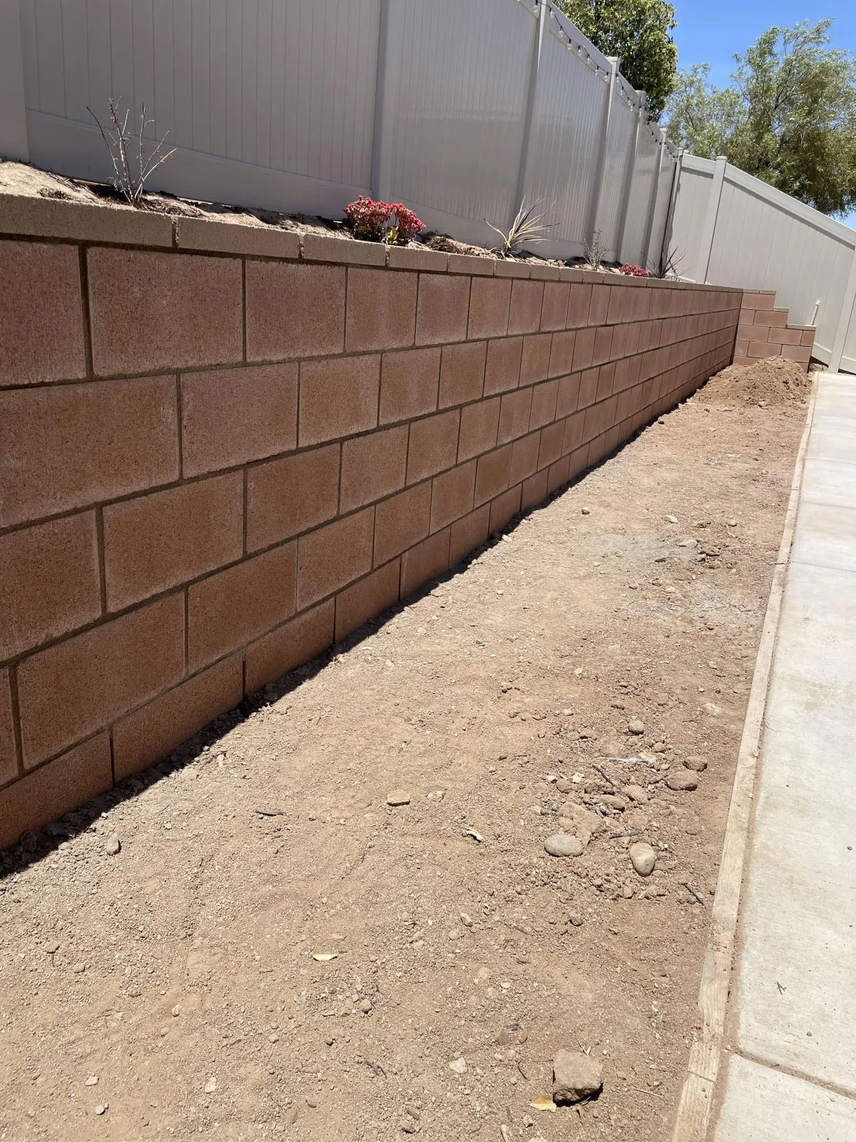https://da-concrete.com/retaining-wall