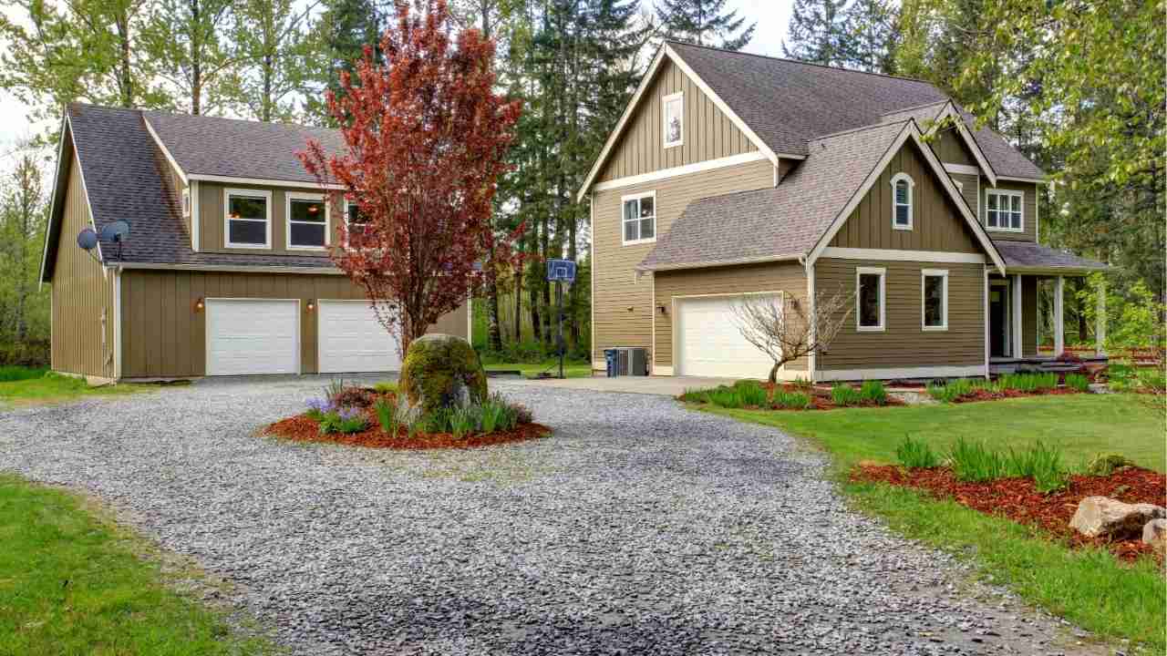 Gravel Driveway vs. Asphalt Driveway: Which Costs Less Over Time?