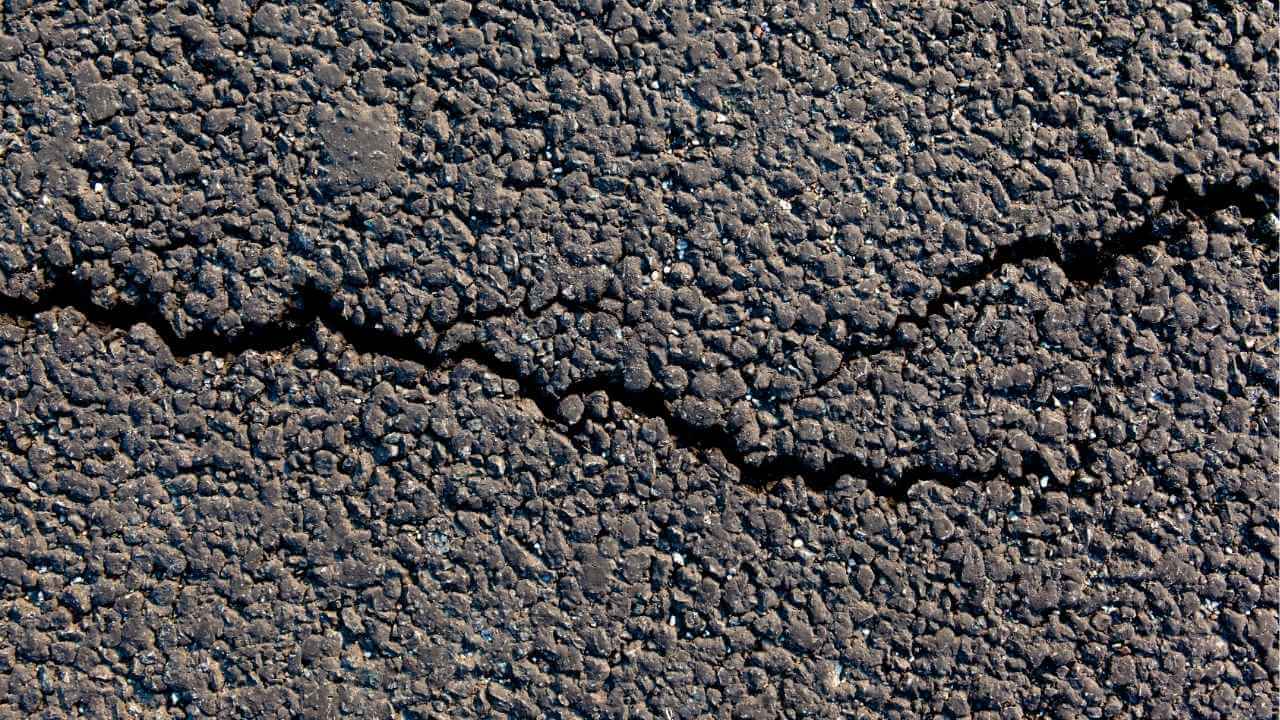 What Causes Asphalt to Crack So Early?
