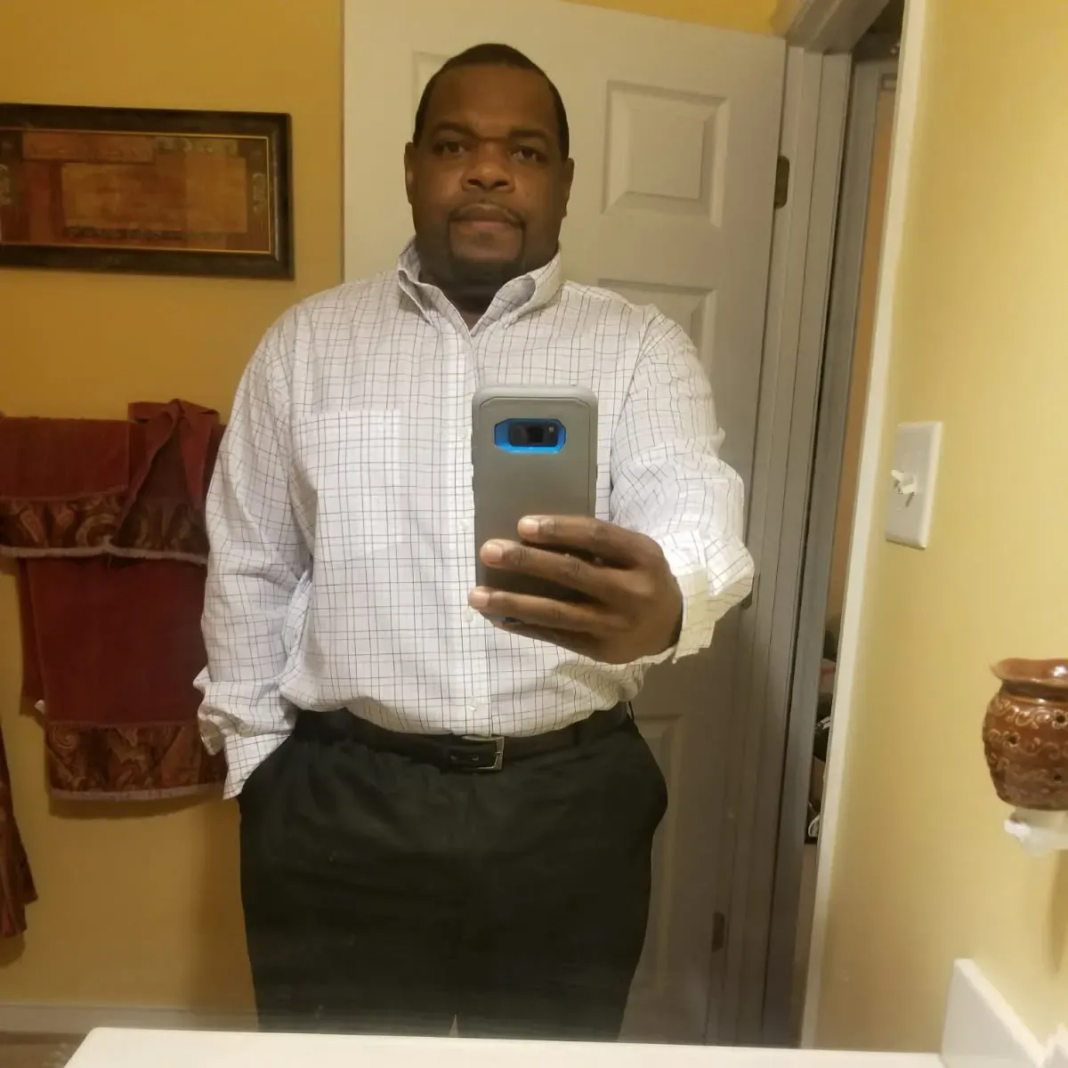 Robert Tennessee - Our author and writer