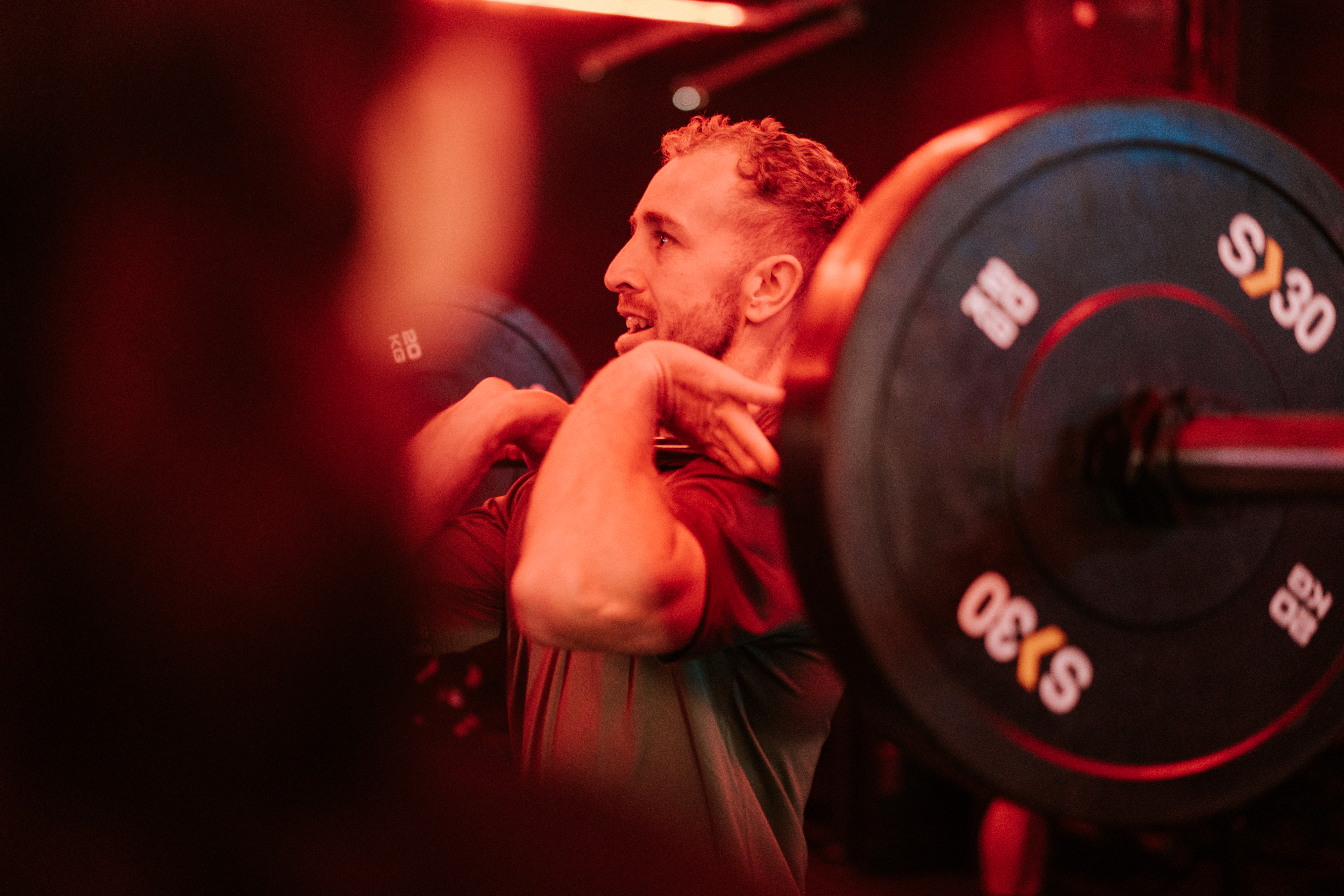 man lifting barbell