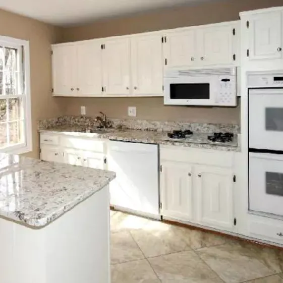 White kitchen designs in Niagara Falls, Ontario