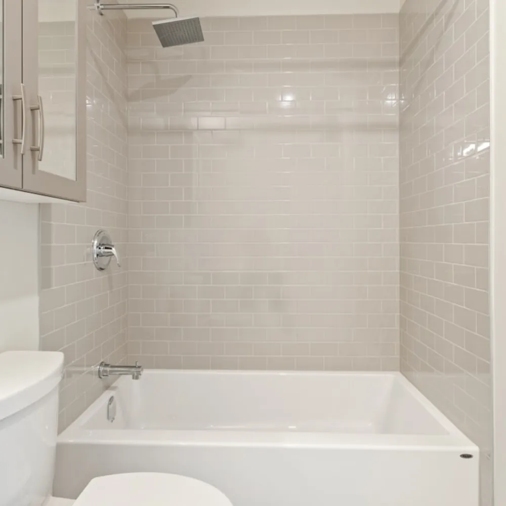Tub Deep Cleaning & Reglazing