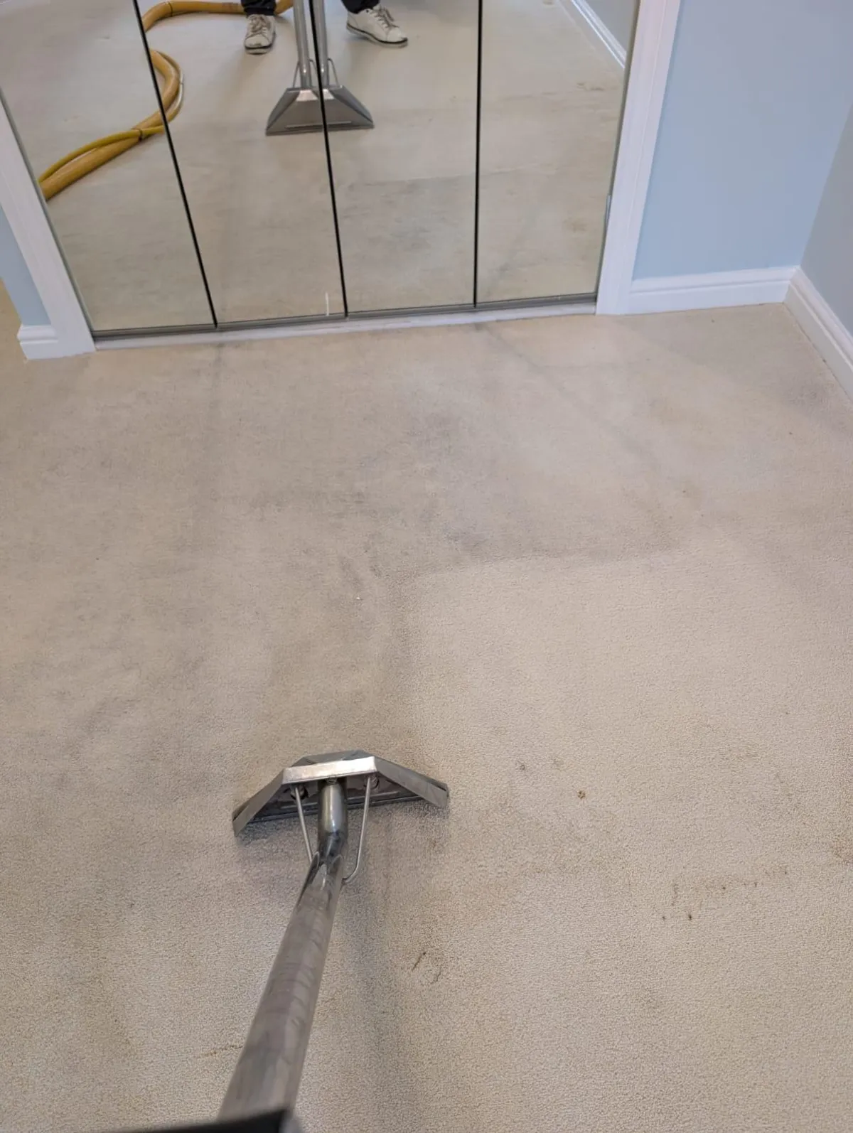 Cleaning carpets after residual soiling from a diy machine