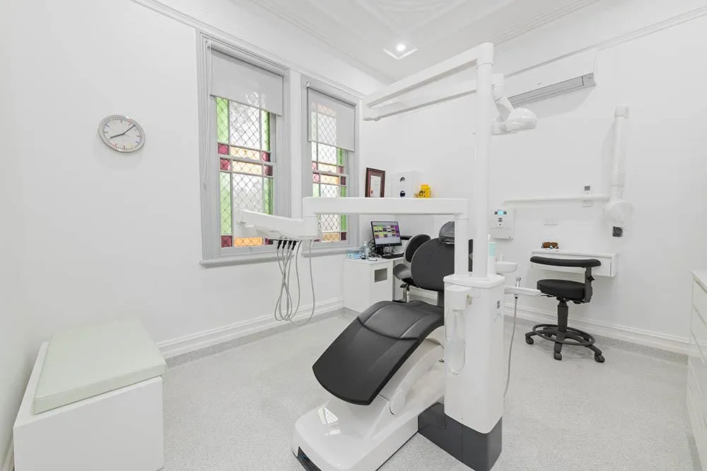 simple and effective white  dental room fit out