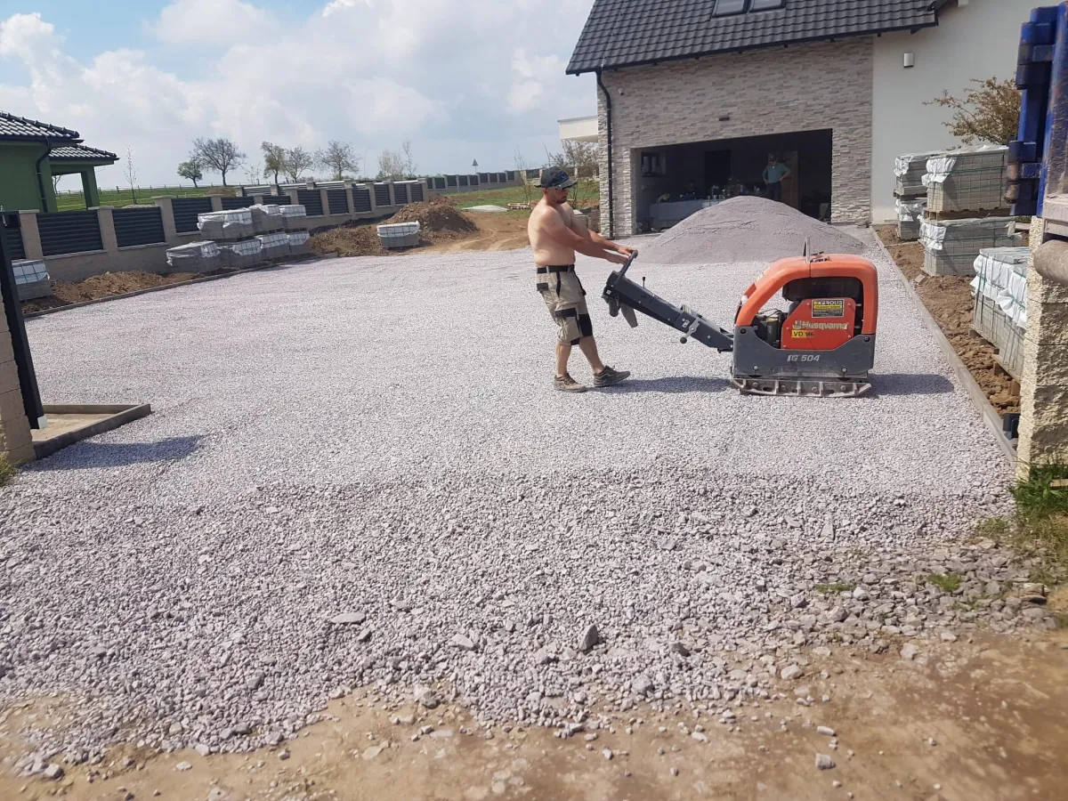 Stavební práce - zámkové dlažby, stavby rodinných domů a vše kolem toho a další...