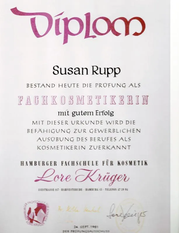 Zertifikat Susan Niederdellmann Diplom im Bereich Fachkomsetikerin