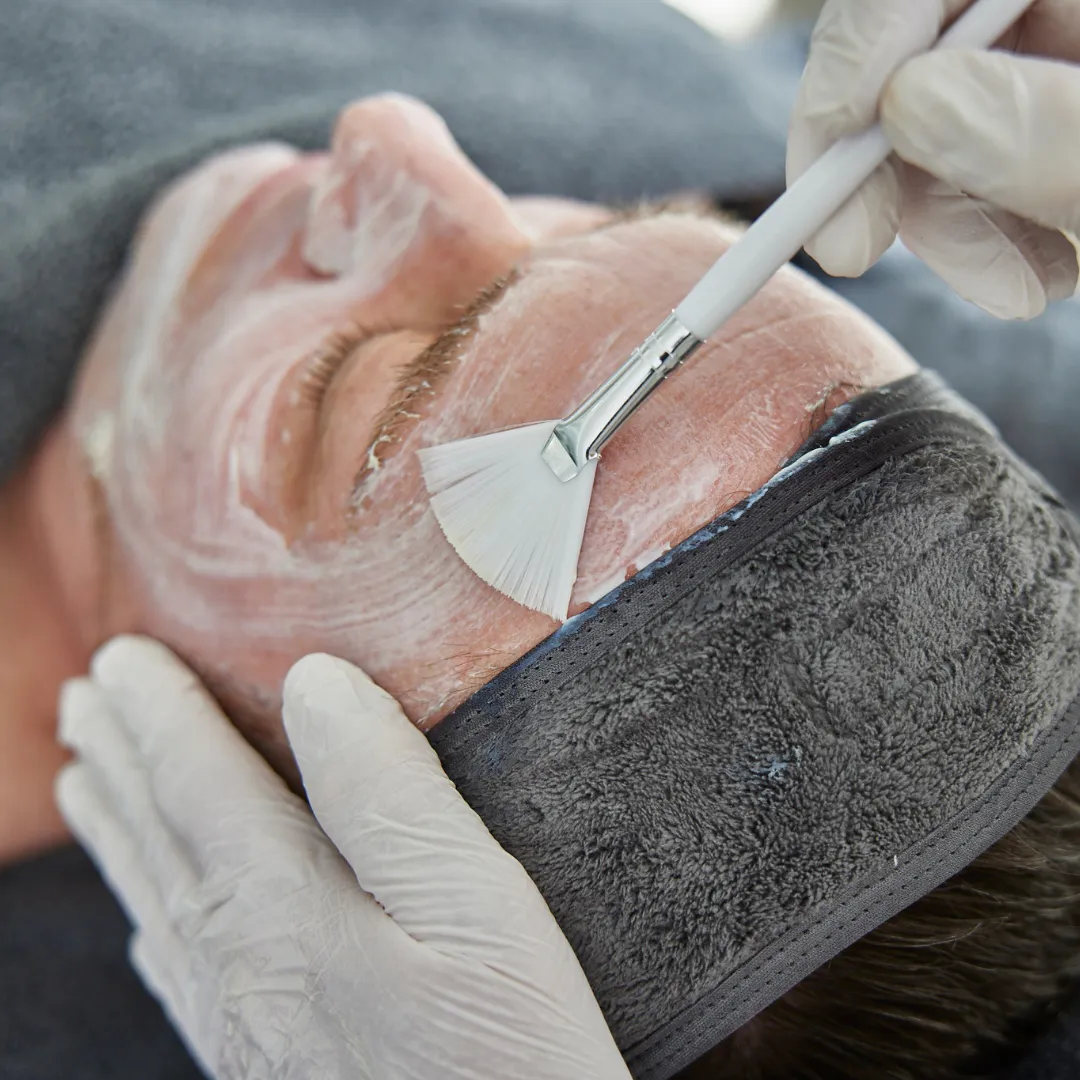 Die Behandlung bei Ageless Beauty wir speziell auf die Haut des Kunden individualsiert.