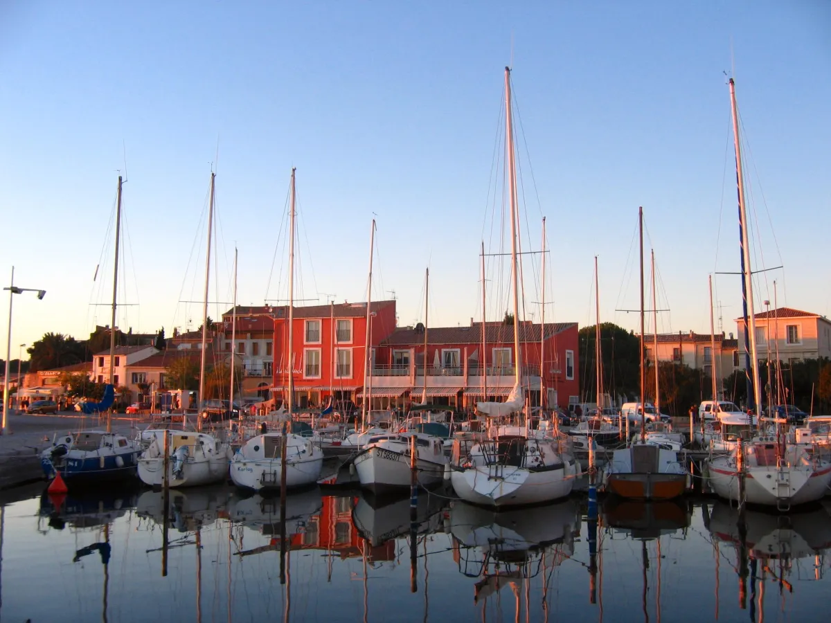 ASSOCIATION BOUZIGLISS YACHT CLUB DE BOUZIGUES - ECOLE DE VOILE /WATERSPORTS CENTER - Bouzigues