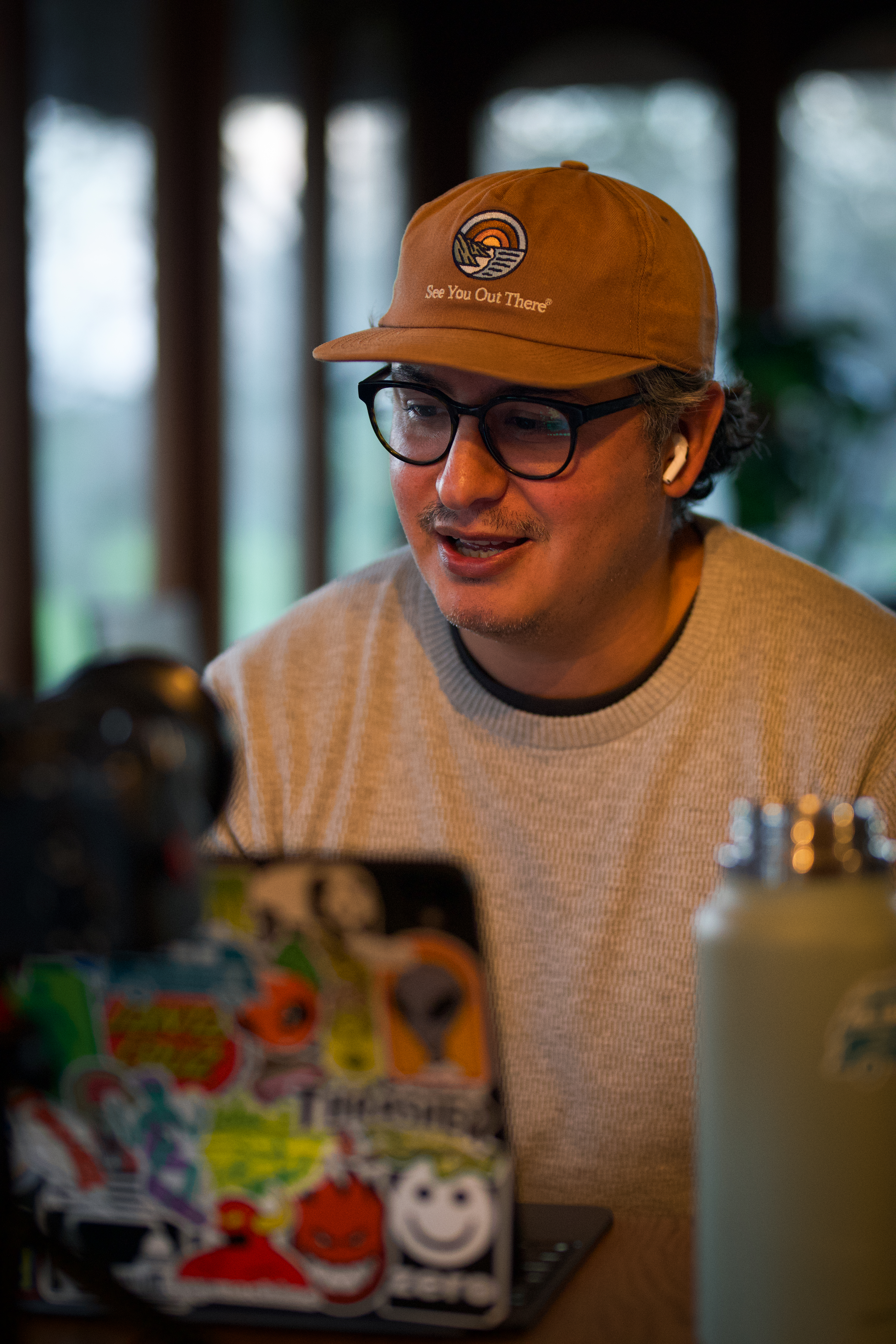 Jesse Vasquez smiling with crossed arms your Mid-term Rental Expert and creator of Airventure Academy.