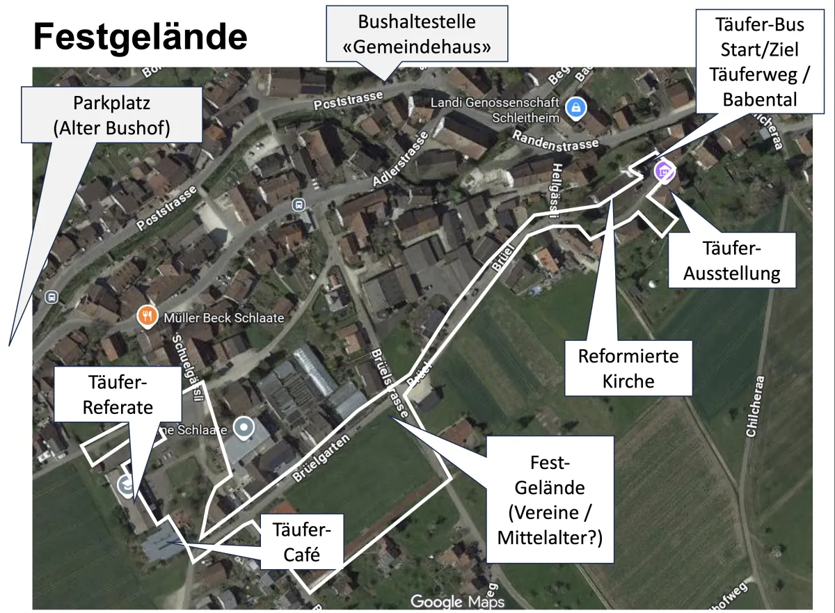 Ein quadratisches Bild eines alten Pergamentmanuskripts mit handgeschriebener deutscher Schrift, das auf einem Holztisch neben einer Feder und einem Tintenfass liegt. Sanftes natürliches Licht hebt die Textur des Papiers hervor und vermittelt ein Gefühl historischer Authentizität und Ehrfurcht vor dem Dokument.