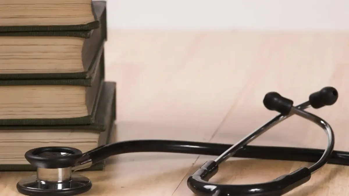 Woman relaxing on a couch with headphones and eyes closed while listening to a guided hypnosis or meditation audio