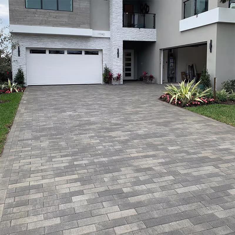 a sidewalk with a curb