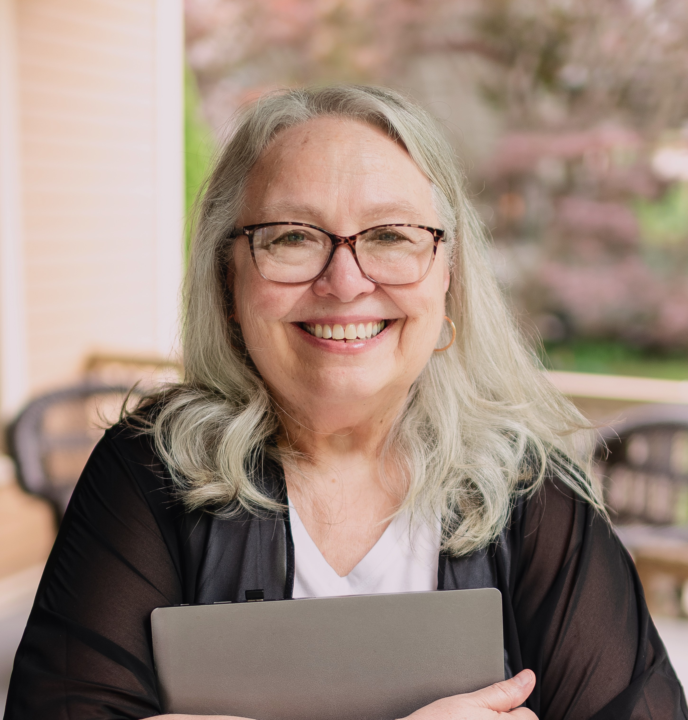 Kim Peters Headshot